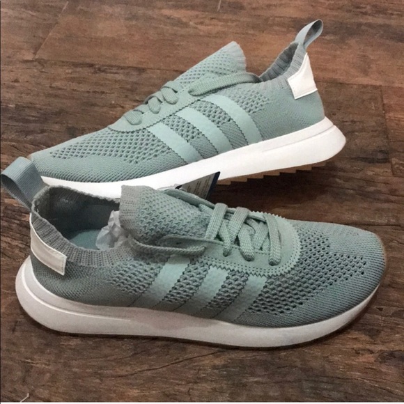 adidas Shoes - Women’s Adidas flashback shoes
